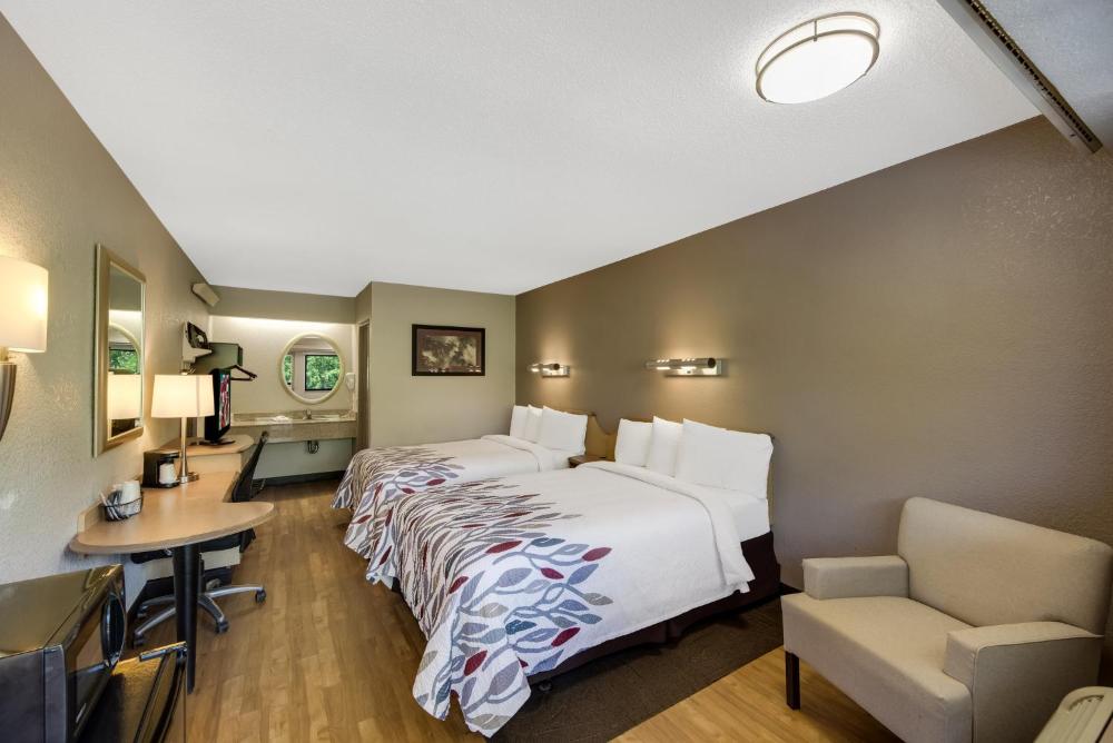 Deluxe Room with Two Double Beds Smoke Free interior